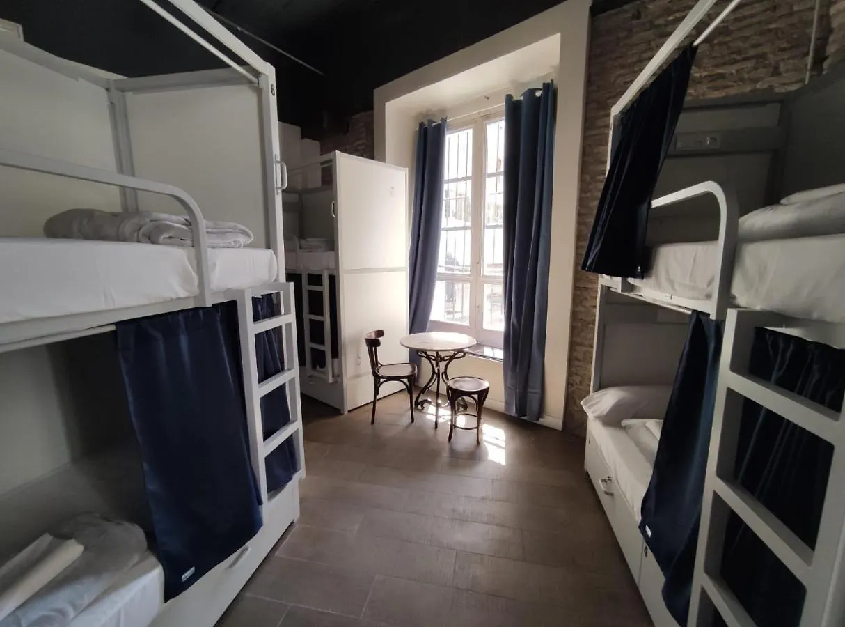 Black Swan Hostel Sevilla Spain