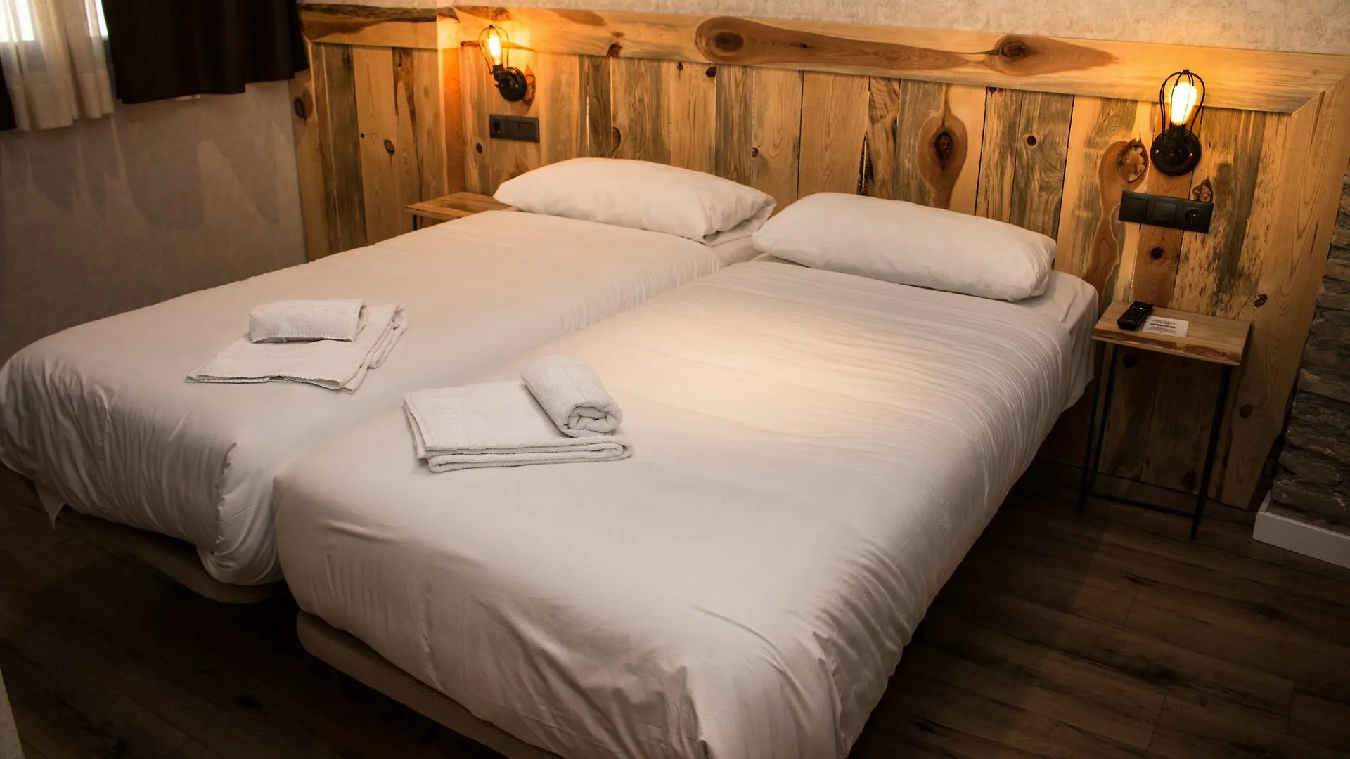 Black Swan Hostel Sevilla Spain