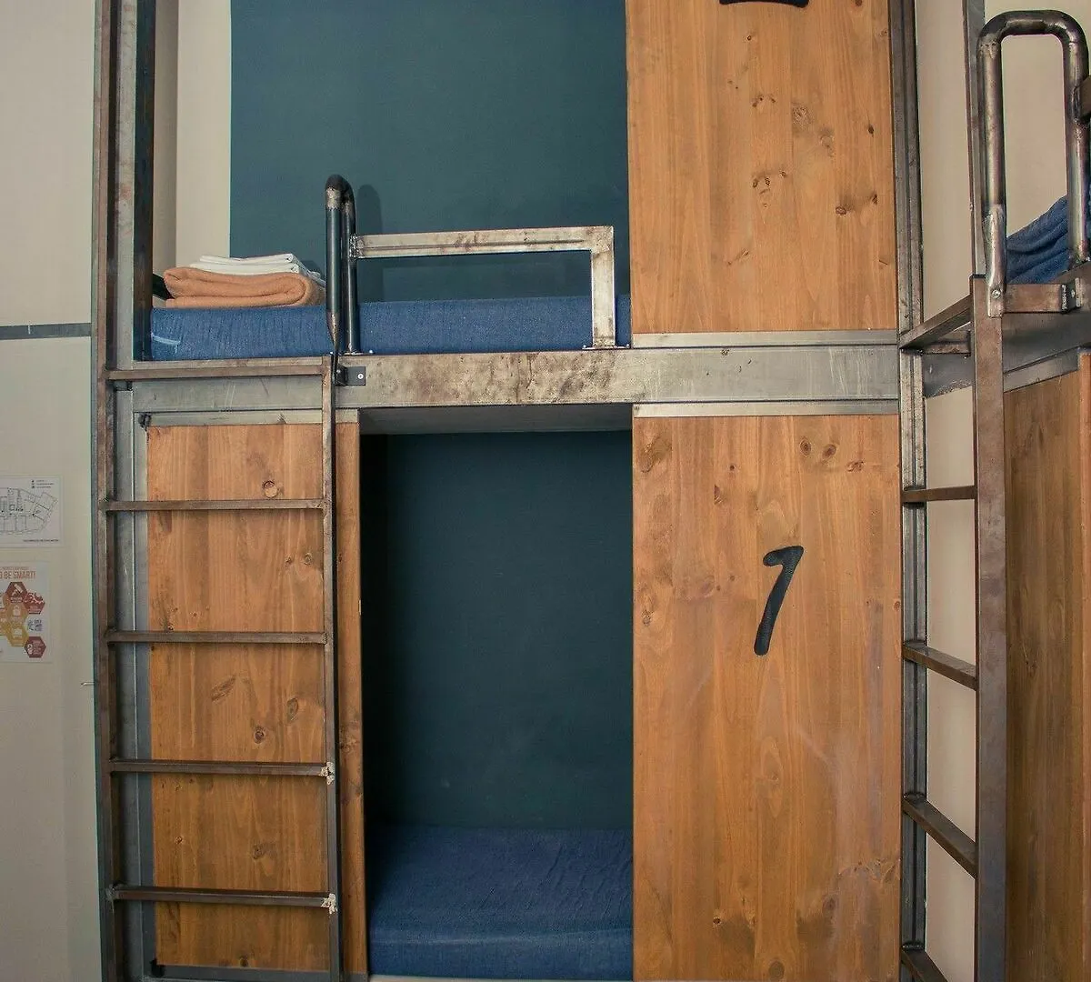 Black Swan Hostel Sevilla Seville