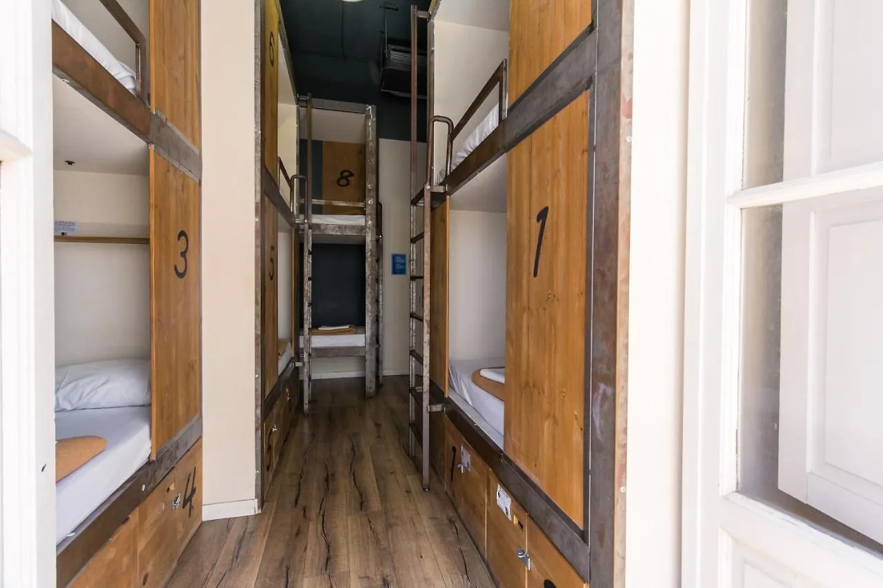 Black Swan Hostel Sevilla Seville