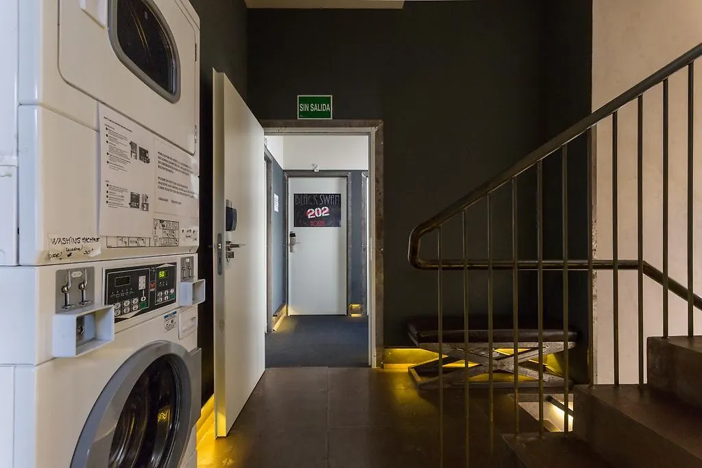 Black Swan Hostel Sevilla Spain