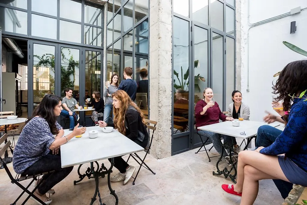 Black Swan Hostel Sevilla Seville