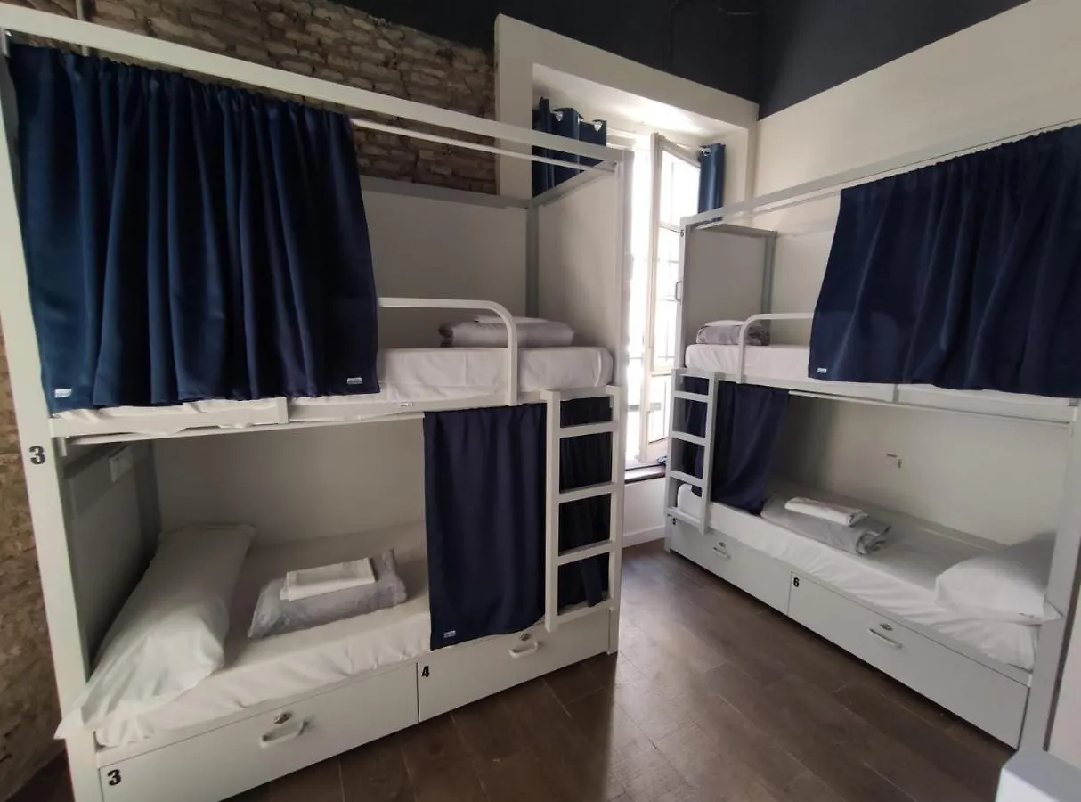 Black Swan Hostel Sevilla Spain