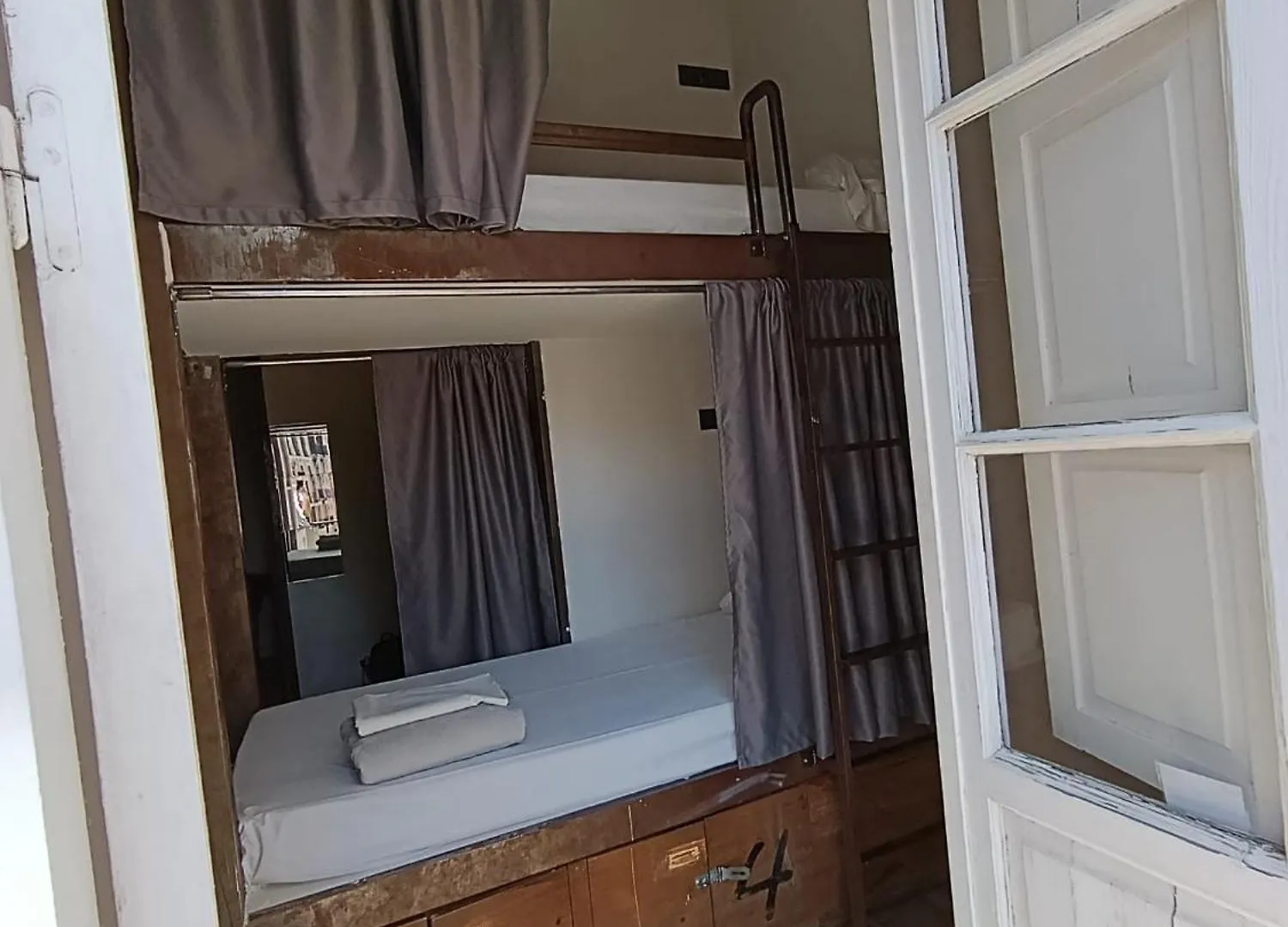Black Swan Hostel Sevilla