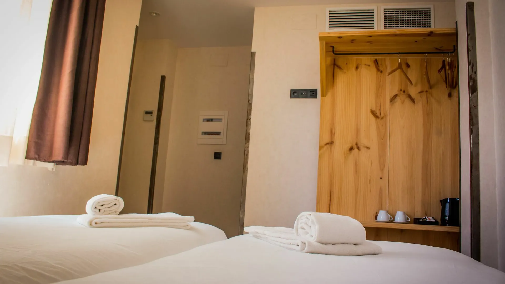 Black Swan Hostel Sevilla