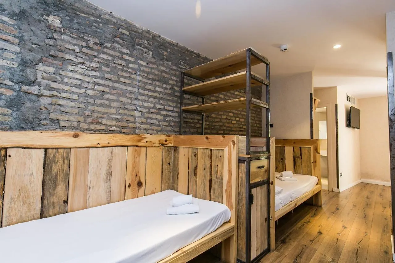 Black Swan Hostel Sevilla